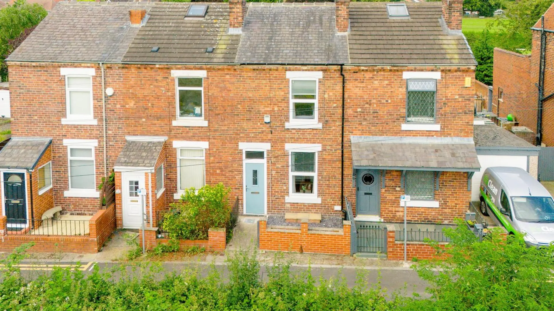 Cosy Green End Retreat Wakefield